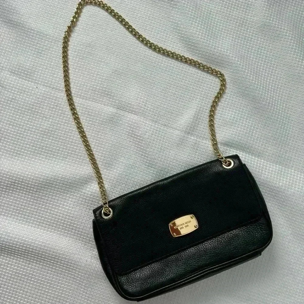 Micheal Kors Black and Gold Purse EUC - Picture 4 of 8